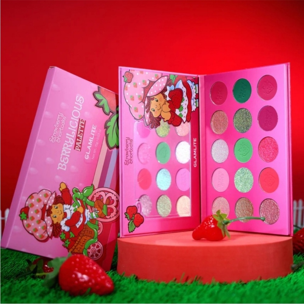 Strawberry Shortcake Glamlite Makeup PR Box Full Collection Set ๐ - Picture 4 of 10